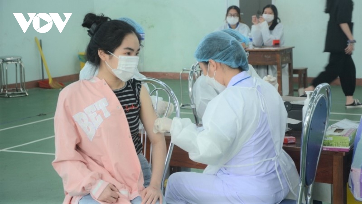 Đà Nẵng tiêm vaccine phòng Covid-19 cho học sinh lớp 7